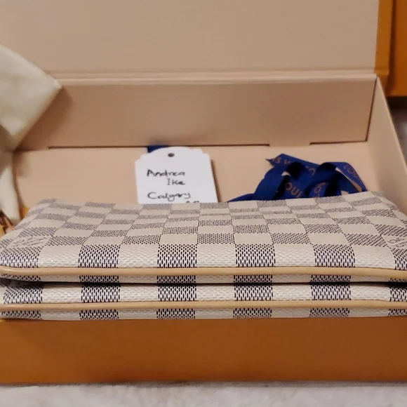 Louis Vuitton Double Zip Pochette in Azur - Picture 3 of 13